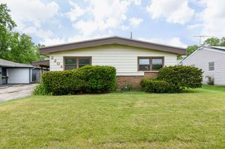 2204 W Central Road, Rolling Meadows, IL 60008