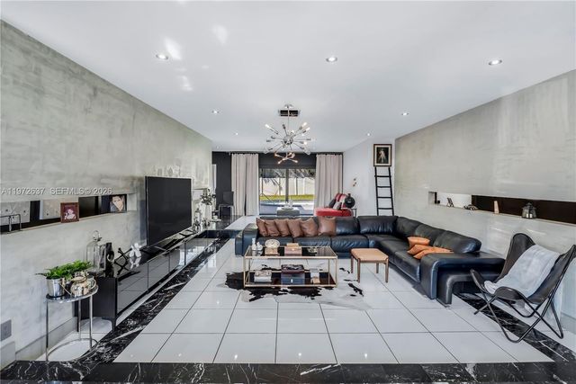 20220 Highland Lakes Blvd, Miami, FL 33179