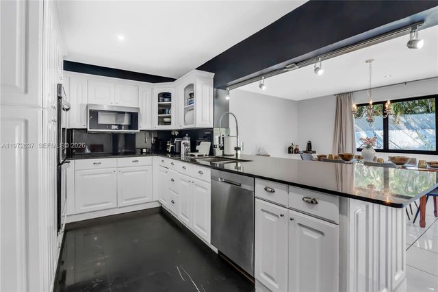 20220 Highland Lakes Blvd, Miami, FL 33179