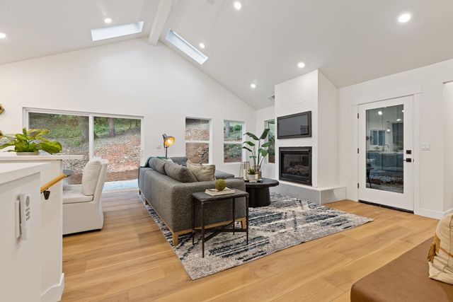 11000 Bubbling Wells Rd, Grass Valley, CA 95945