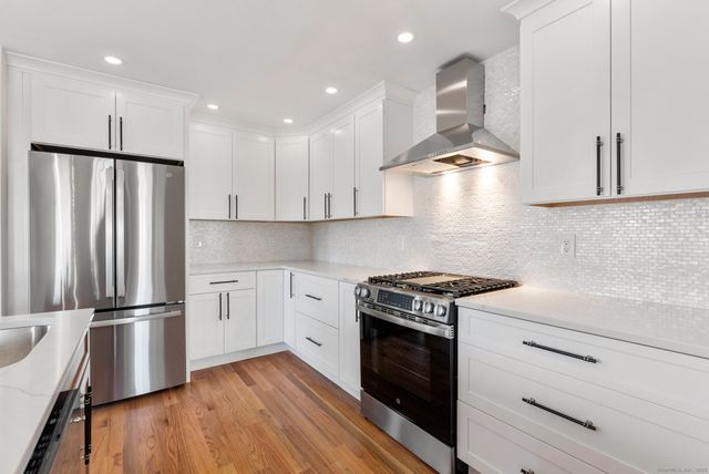 23 Clinton Avenue, Old Saybrook, CT 06475