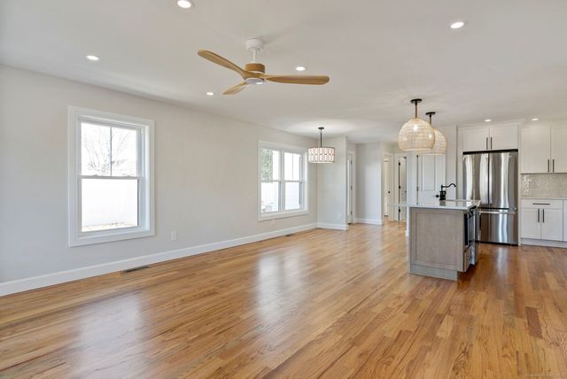 23 Clinton Avenue, Old Saybrook, CT 06475