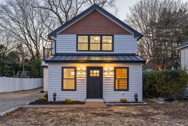 23 Clinton Avenue, Old Saybrook, CT 06475