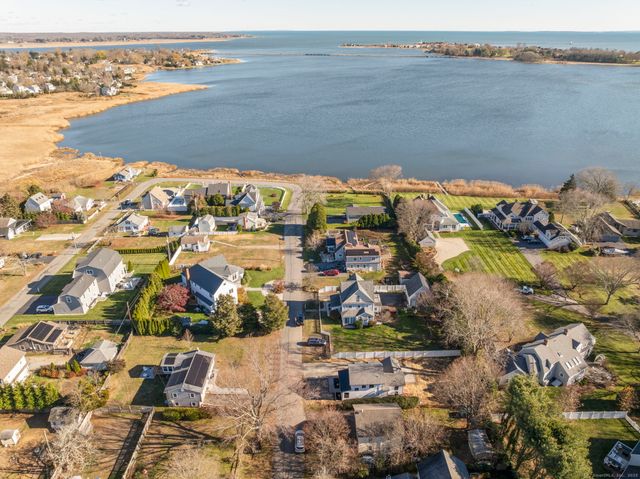 23 Clinton Avenue, Old Saybrook, CT 06475