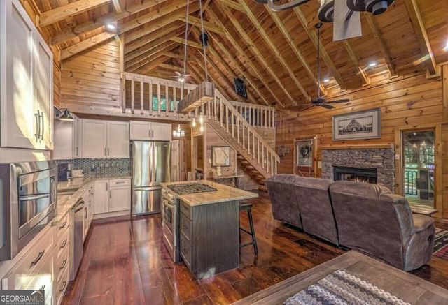 20 Smith Hill Road, Blue Ridge, GA 30513