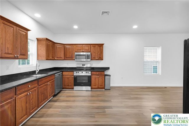 825 16th Avenue, Bethlehem City, PA 18018