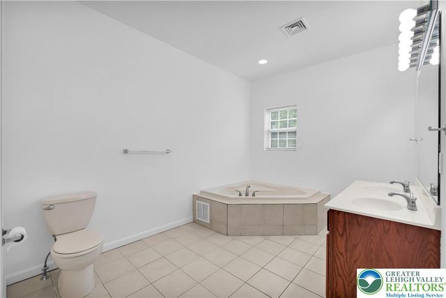 825 16th Avenue, Bethlehem City, PA 18018