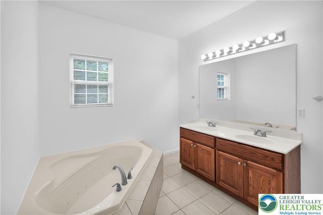 825 16th Avenue, Bethlehem City, PA 18018