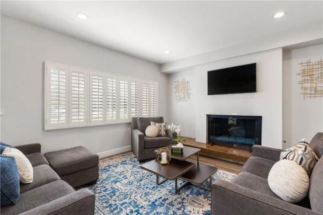 4015 N Virginia Rd 4, Long Beach, CA 90807