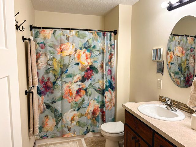 21215 Old Lake George Boulevard NW, Oak Grove, MN 55303