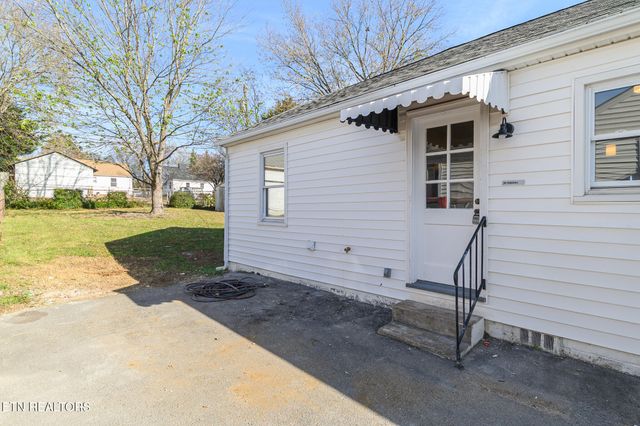 921 Shamrock Ave, Knoxville, TN 37917