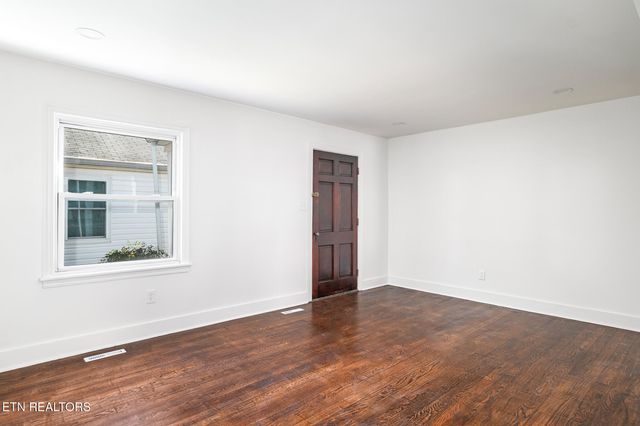 921 Shamrock Ave, Knoxville, TN 37917