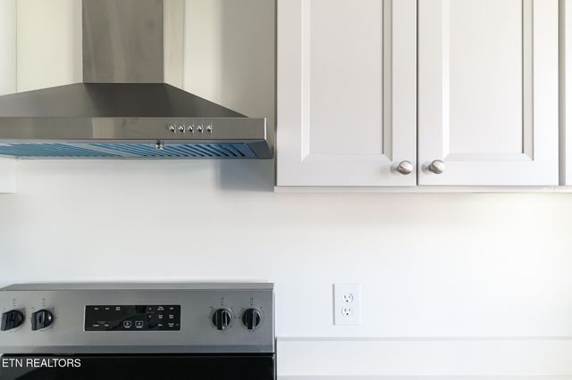 921 Shamrock Ave, Knoxville, TN 37917