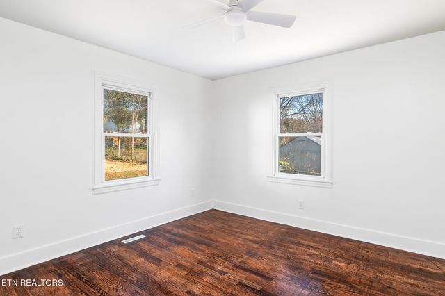 921 Shamrock Ave, Knoxville, TN 37917