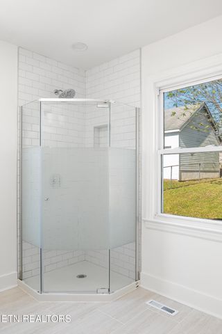 921 Shamrock Ave, Knoxville, TN 37917