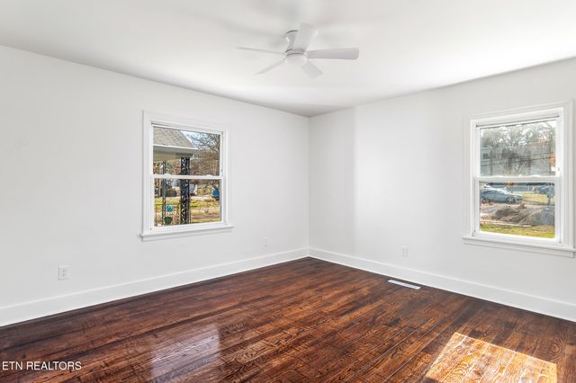 921 Shamrock Ave, Knoxville, TN 37917