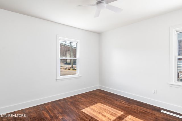 921 Shamrock Ave, Knoxville, TN 37917