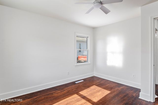 921 Shamrock Ave, Knoxville, TN 37917