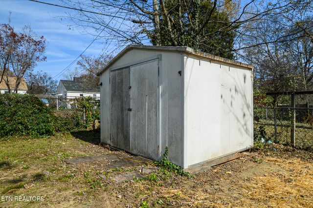 921 Shamrock Ave, Knoxville, TN 37917