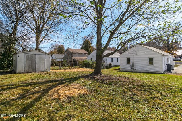 921 Shamrock Ave, Knoxville, TN 37917