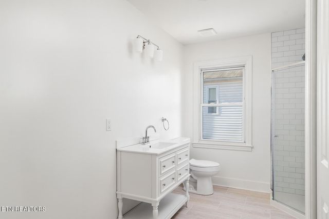 921 Shamrock Ave, Knoxville, TN 37917