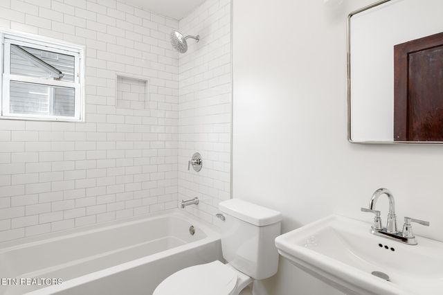 921 Shamrock Ave, Knoxville, TN 37917