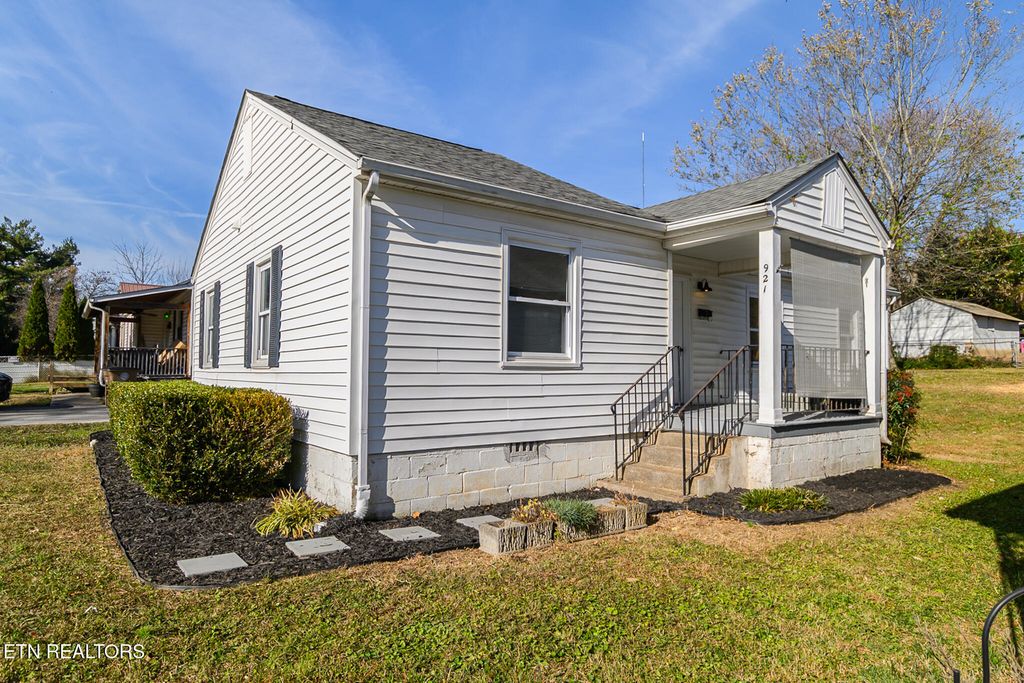 921 Shamrock Ave, Knoxville, TN 37917