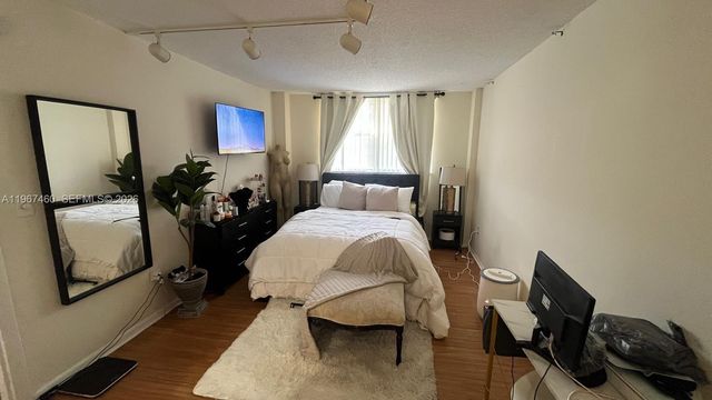16465 NE 22nd Avenue 514, North Miami Beach, FL 33160