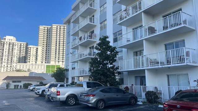 16465 NE 22nd Avenue 514, North Miami Beach, FL 33160