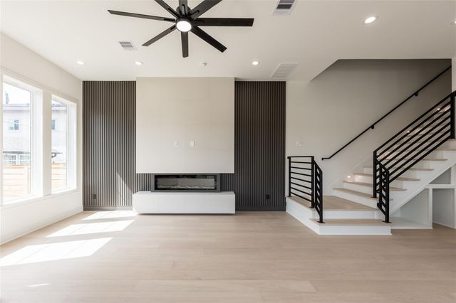 1122 E 27th St A, Houston, TX 77009