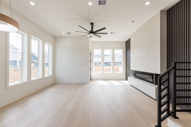 1122 E 27th St A, Houston, TX 77009