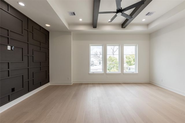 1122 E 27th St A, Houston, TX 77009