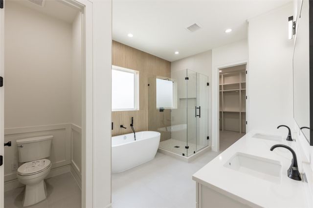 1122 E 27th St A, Houston, TX 77009