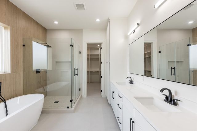 1122 E 27th St A, Houston, TX 77009