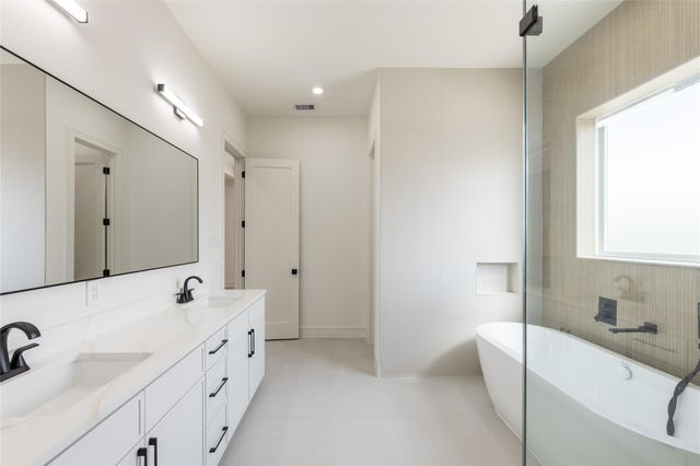 1122 E 27th St A, Houston, TX 77009