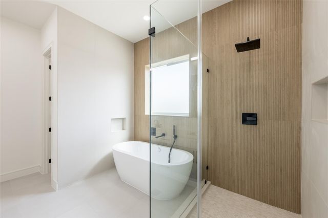 1122 E 27th St A, Houston, TX 77009