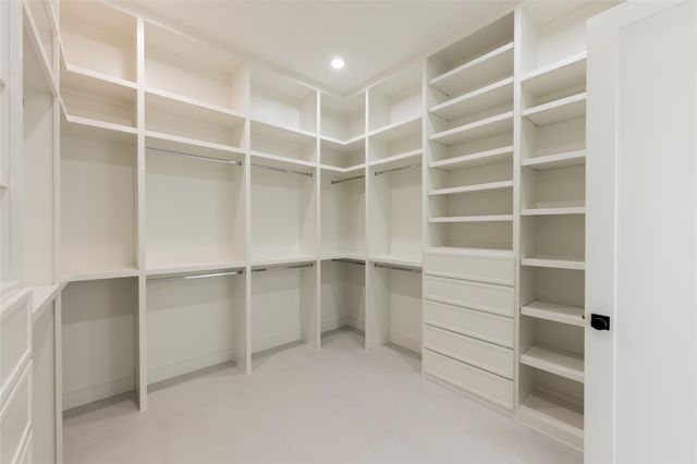 1122 E 27th St A, Houston, TX 77009