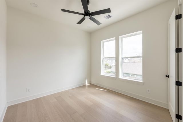 1122 E 27th St A, Houston, TX 77009