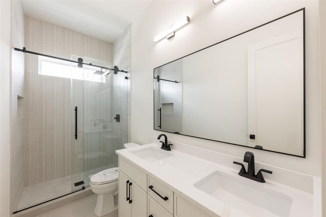 1122 E 27th St A, Houston, TX 77009