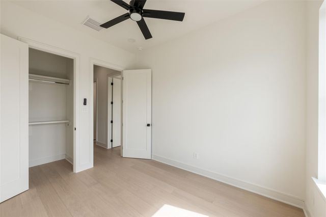 1122 E 27th St A, Houston, TX 77009