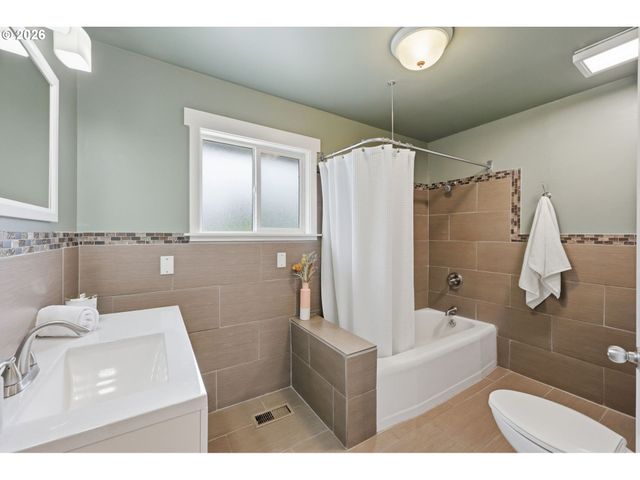 7660 Sw 74TH Ave, Portland, OR 97223
