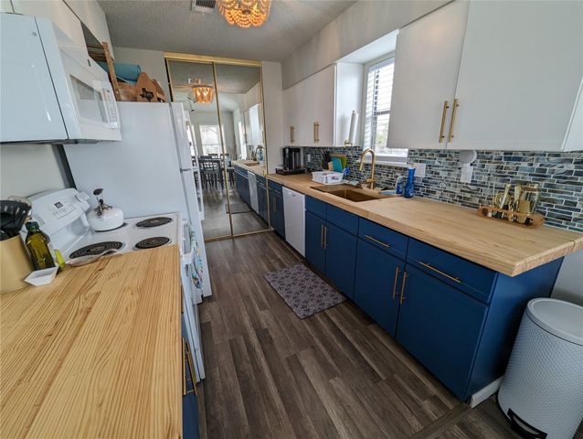 16716 Fletcher Christian Road, Jamaica Beach, TX 77554
