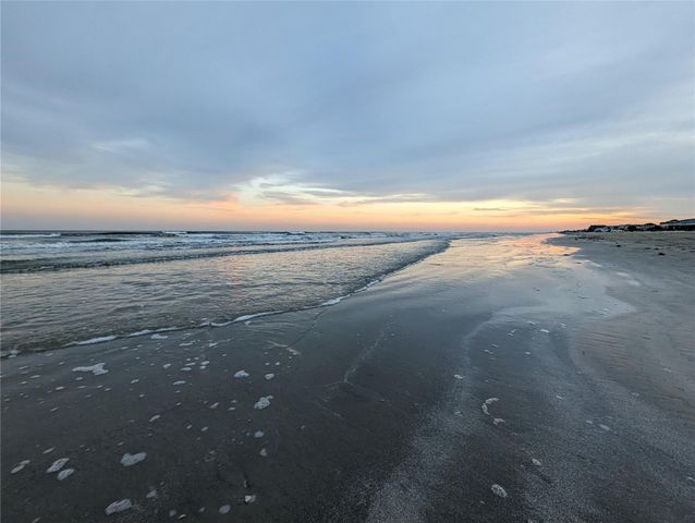 16716 Fletcher Christian Road, Jamaica Beach, TX 77554