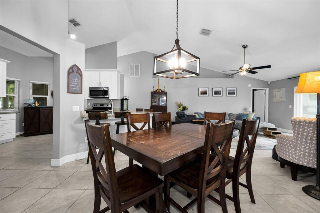 Image 11 of property listing at 11916 SNAPDRAGON ROAD, Tampa, FL 33635