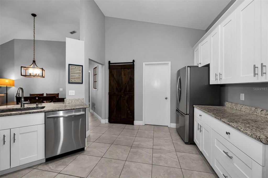 Image 15 of property listing at 11916 SNAPDRAGON ROAD, Tampa, FL 33635