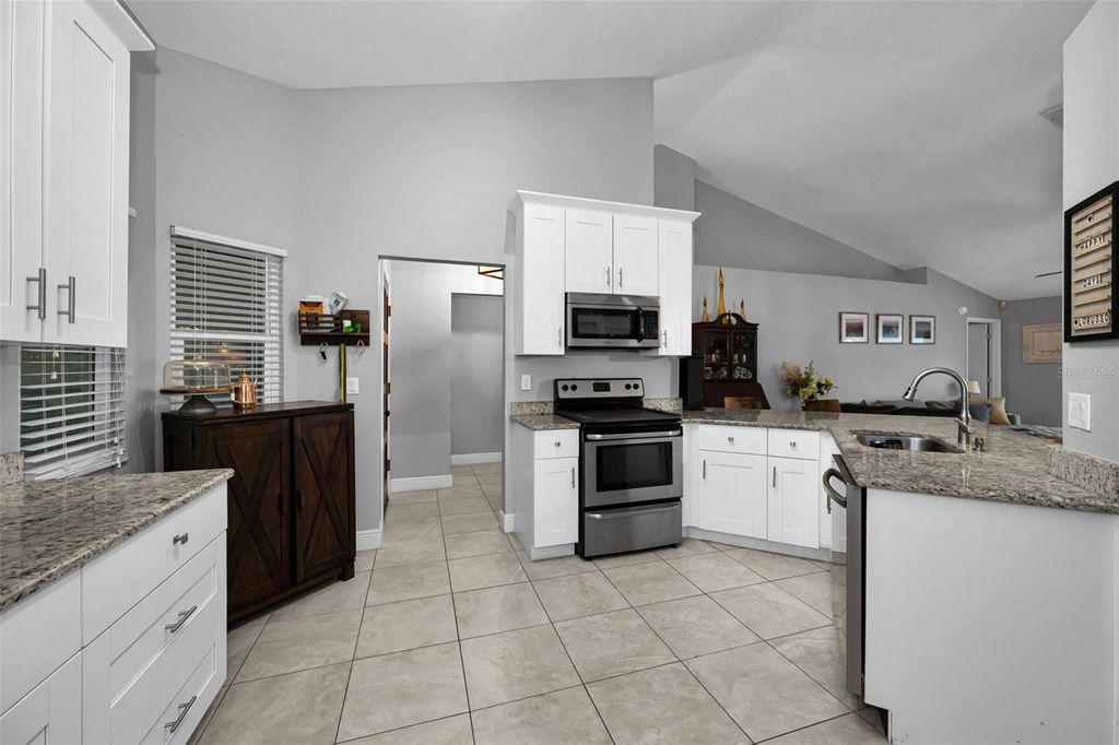 Image 17 of property listing at 11916 SNAPDRAGON ROAD, Tampa, FL 33635
