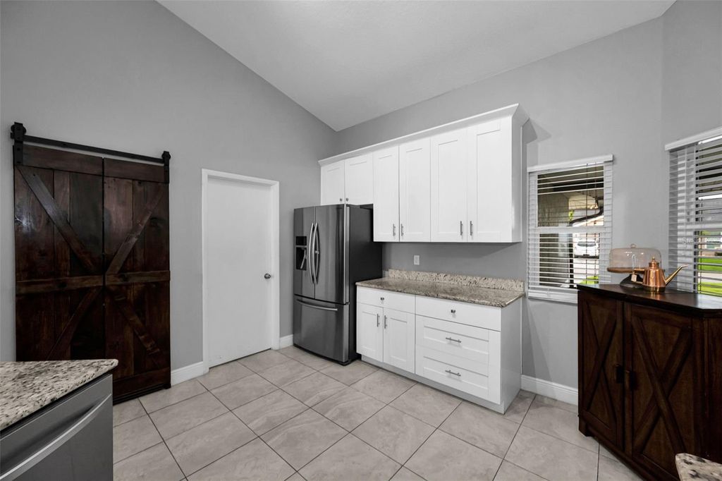 Image 18 of property listing at 11916 SNAPDRAGON ROAD, Tampa, FL 33635