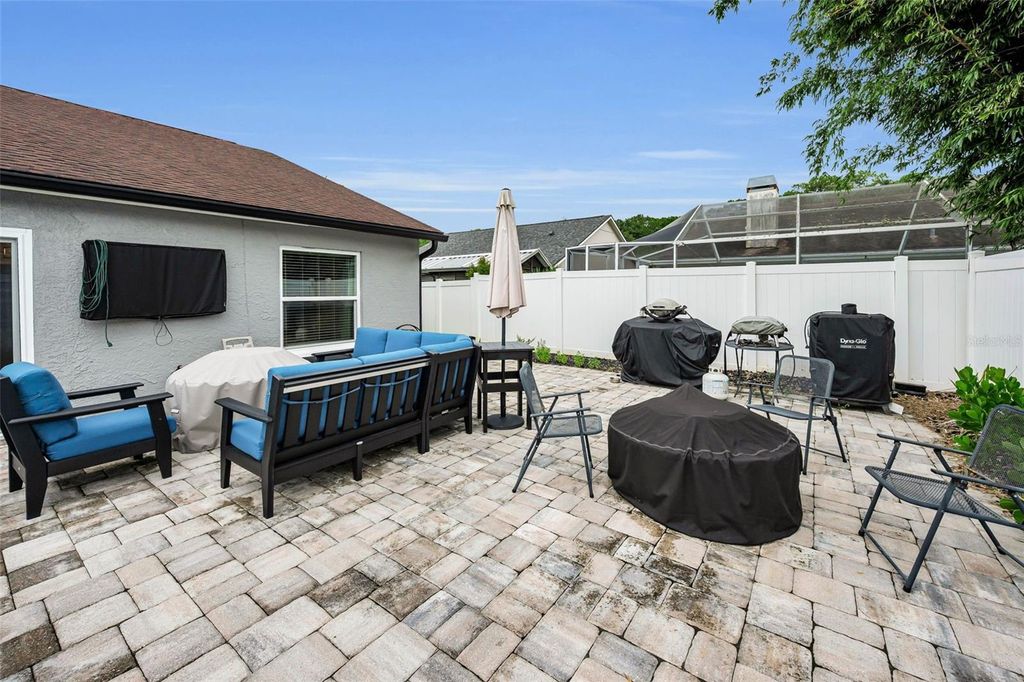 Image 37 of property listing at 11916 SNAPDRAGON ROAD, Tampa, FL 33635