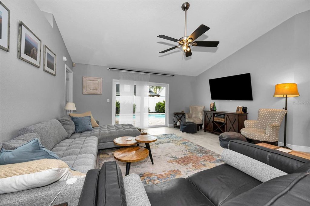 Image 6 of property listing at 11916 SNAPDRAGON ROAD, Tampa, FL 33635