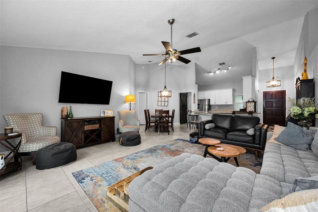 Image 7 of property listing at 11916 SNAPDRAGON ROAD, Tampa, FL 33635
